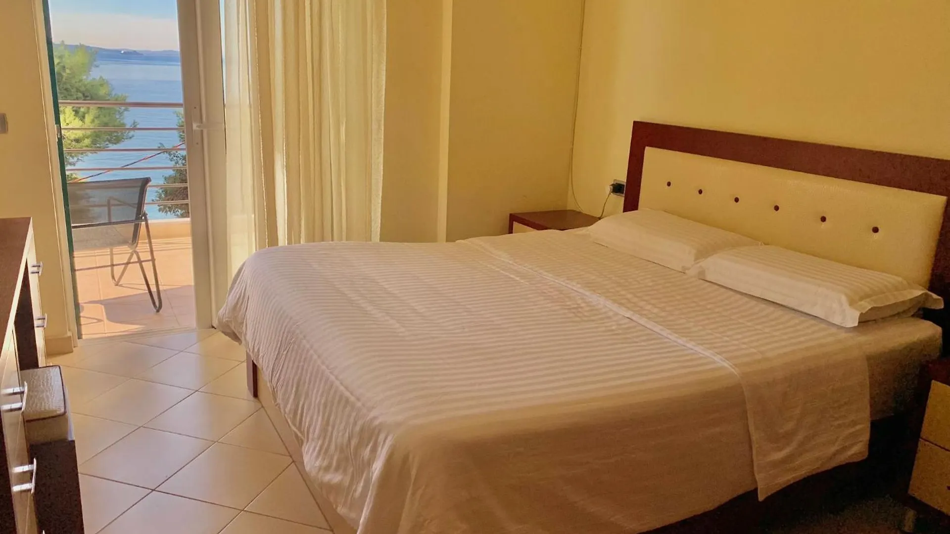 Beachfront Apartment - Sarande